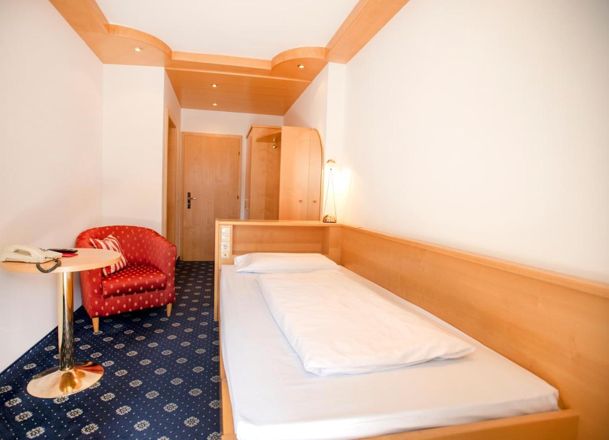Hotel Chrys Больцано Екстер'єр фото