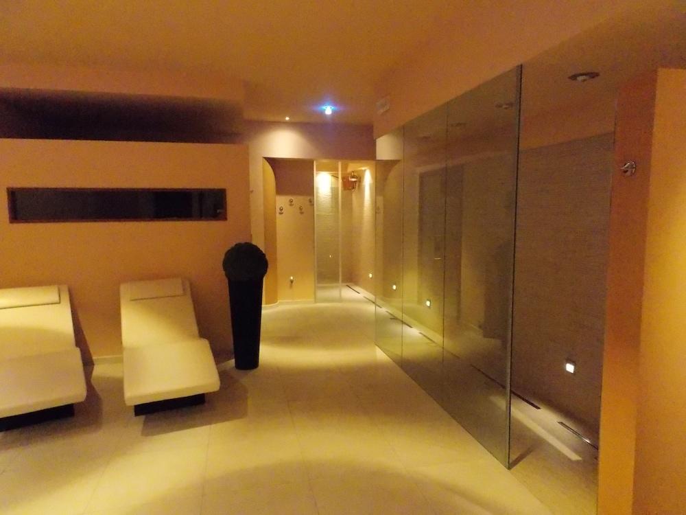 Hotel Chrys Больцано Екстер'єр фото